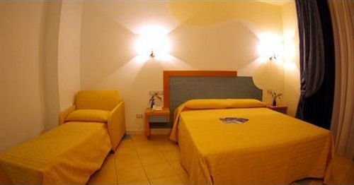 Hotel Club Cala Longa Montauro Eksteriør bilde