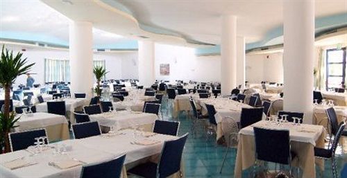 Hotel Club Cala Longa Montauro Eksteriør bilde